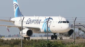 L'avion EgyptAir détourné, sur le tarmac de l'aéroport de Larnaca, ce 29 mars. 