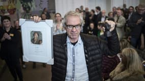 L'artiste suédois Lars Vilks, connu pour sa caricature de Mahomet, reçoit le prix danois de la liberté de la presse le 14 mars 2015 à Copenhague