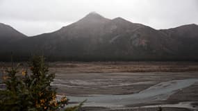 La rivière Teklanika dans le parc national de Denali vue depuis l'aire de repos de Teklanika en Alaska le 21 septembre 2022.