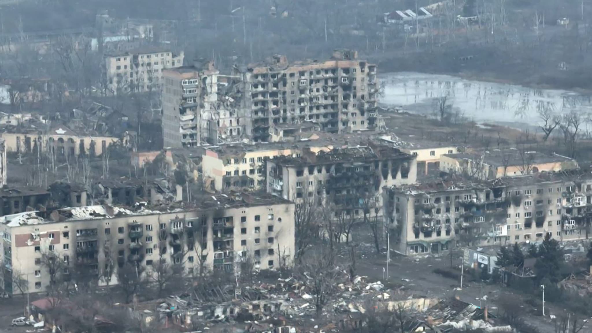 Une vue aérienne de Bakhmout, en Ukraine, le 28 février 2023.