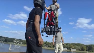 Cet hoverboard atteint la vitesse de 130 km/h.