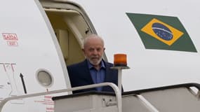 Le président brésilien Luiz Inacio Lula da Silva arrivant pour l'investiture de la présidente élue du Mexique, Claudia Sheinbaum, à l'aéroport international Felipe Angeles de Zumpango, dans l'État de Mexico, le 29 septembre 2024.