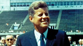 On attribue notamment au président Kennedy l'initiative de l'effort américain vers les étoiles. Ici, en 1962 à la Nasa à Houston, pendant le discours de lancement.