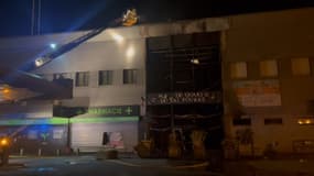 La mairie de quartier du Val Fourré, à Mantes-La-Jolie dans les Yvelines, a été incendiée dans la nuit du mardi 27 au mercredi 28 juin 2023