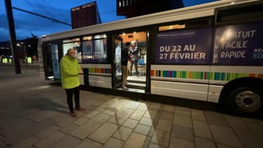 Un bus va circuler toute la semaine à Saint-Étienne pour proposer un nouveau genre de test salivaire à la population.