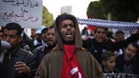 Des manifestants à Tunis, samedi, soutenant le parti au pouvoir.