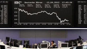 Tableau du Dax, à la Bourse de Francfort. Les Bourses européennes ont clôturé en forte baisse vendredi, affaiblies par les tensions sur la dette souveraine espagnole et une croissance chinoise du premier trimestre jugée décevante. /Photo prise le 13 avril