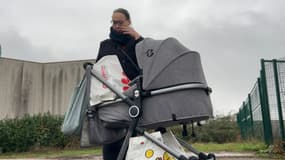 Après avoir été expulsée de l'hôtel qui les accueillait, Laetitia, mère d'un bébé d'un mois, a trouvé refuge dans ce centre d'hébergement d'urgence à Bron