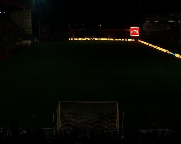 Le stade Francis-le-Blé plongé dans le noir lors de Brest-PSG