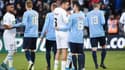Les joueurs se saluent à la fin du match