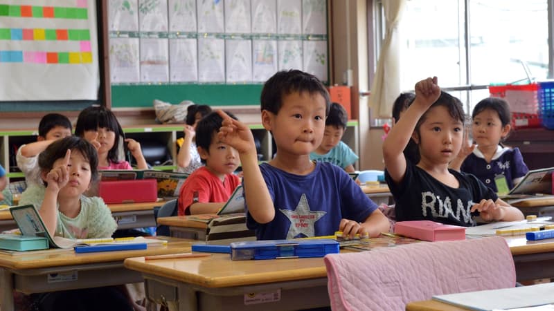 Le gouvernement japonais veut ouvrir les enfants aux langues étrangères.