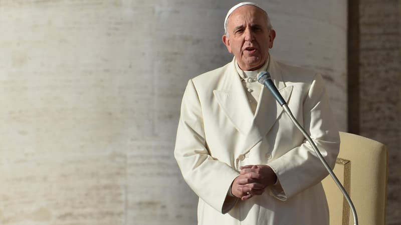 Le pape François sur la place Saint-Pierre de Rome, le 17 décembre 2014.