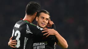 Mikel Merino et Leandro Trossard célèbrent un but d'Arsenal contre le PSV en Ligue des champions, le 4 mars 2024