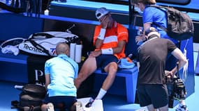 Terence Atmane lors de sa défaite au premier tour de l'Open d'Australie face au Russe Daniil Medvedev (5-7, 6-2, 6-4, 1-0, ab.)
