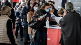 Le Groupama Stadium, antre de l'Olympique lyonnais, s'est mué le temps de quatre weekends en centre de vaccination XXL contre le Covid-19, le 3 avril 2021 à Décines-Charpieu