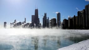 De la vapeur se forme au-dessus du Lac Michigan alors que les températures atteignent -29 degrés Celsius, le 30 janvier 2019
