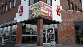 Sept députés UMP ont protesté contre la multiplication "inacceptable" des restaurants halal en France, qu'ils considèrent comme "une dérive communautariste dangereuse". La chaîne de restauration rapide Quick a décidé d'augmenter le nombre de ses établisse
