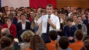 RIC ou référendum ? Emmanuel Macron plaide, lui, pour "plus de délibération"