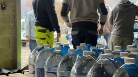 Face aux restrictions d'eau, des bouteilles sont distribuées aux habitants des communes du Pays de Fayence.