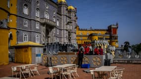 À Sintra, au Portugal, préparatifs le 31 mars avant la réouverture des musées, terrasses de café et collèges