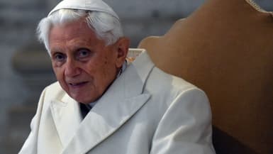 L'ancien pape Benoît XVI à la Basilique Saint-Pierre, le 8 décembre 2015 au Vatican