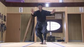 Un véritable ninja enseigne son art au cœur du Japon