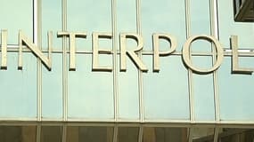 Interpol a lancé une alerte mondiale pour retrouver l'enfant qui, sans soins, se trouve en danger de mort.