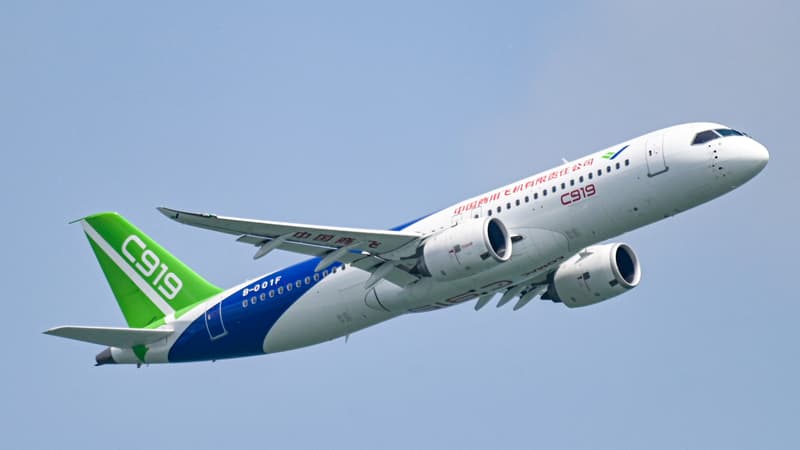 À Singapour, l'avionneur chinois Comac fait son show et titille le duopole Airbus-Boeing