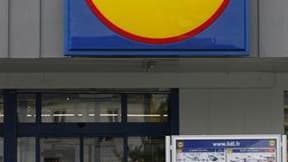 L'état d'un des sept enfants hospitalisés à Lille pour une intoxication alimentaire causée par la consommation de steaks hachés congelés d'une marque vendue dans les magasins Lidl s'est dégradé, selon le ministère de la Santé. L'enfant a été placé sous di