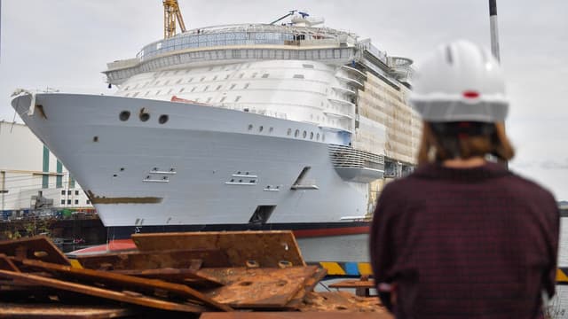 Le Symphony of the Sea, le plus gros paquebot du monde, a quitté Saint-Nazaire dimanche.