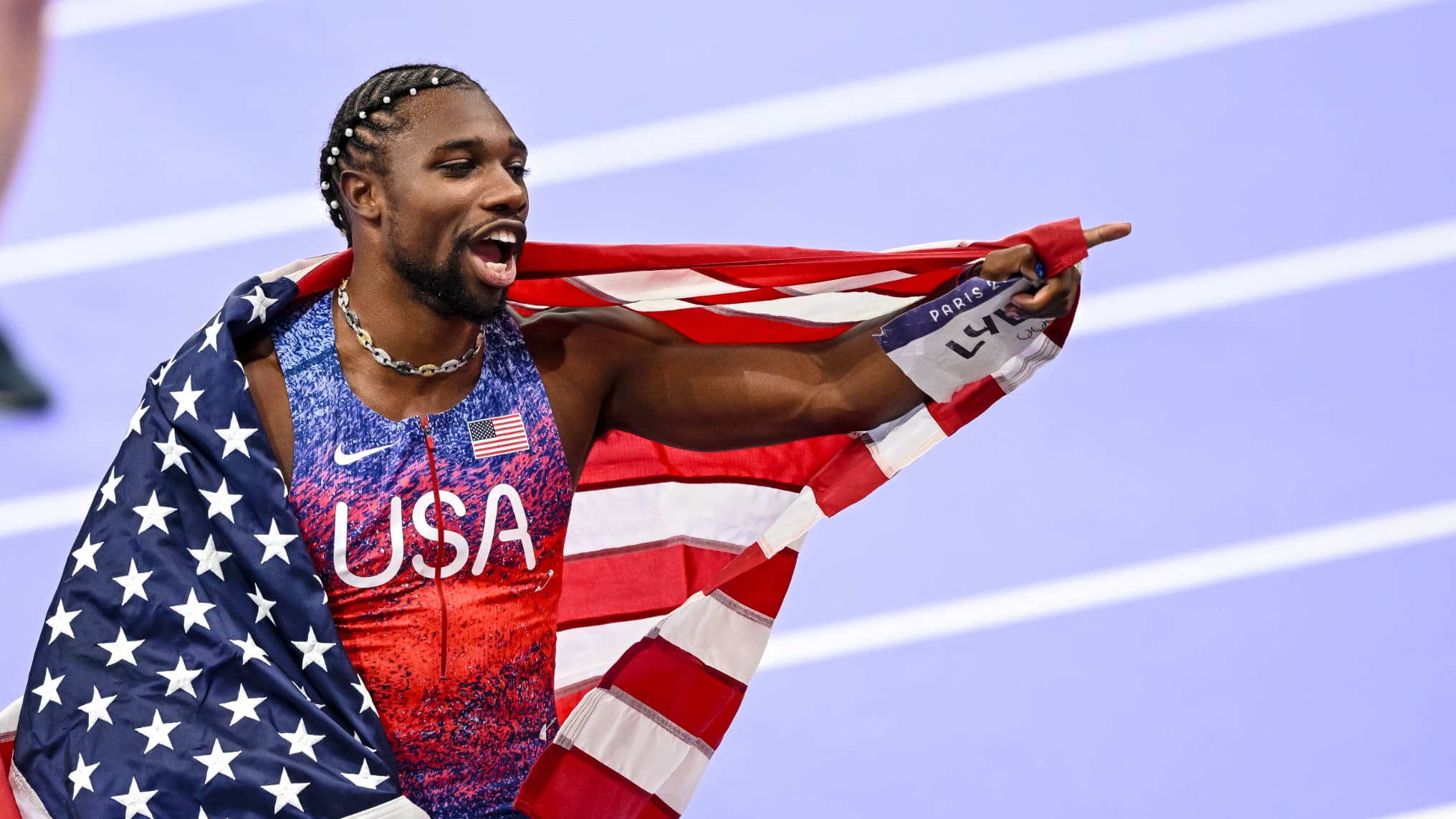 JO 2024: quand Noah Lyles s’affiche avec un maillot de… l’OL