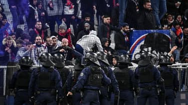 Des affrontements sont survenus entre des supporters lyonnais et des CRS après le match OL-Strasbourg le 14 janvier 2023.