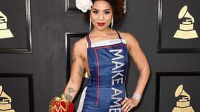 Joy Villa portant une robe pro-Trump lors des Grammy Awards le 12 février 2017