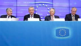 Le président de la Banque centrale européenne Jean-Claude Trichet, le président de l'Eurogroupe Jean-Claude Juncker, le ministre des Finances belge Didier Reynders, dont le pays assure actuellement la présidence de l'UE et le commissaire européen aux Affa