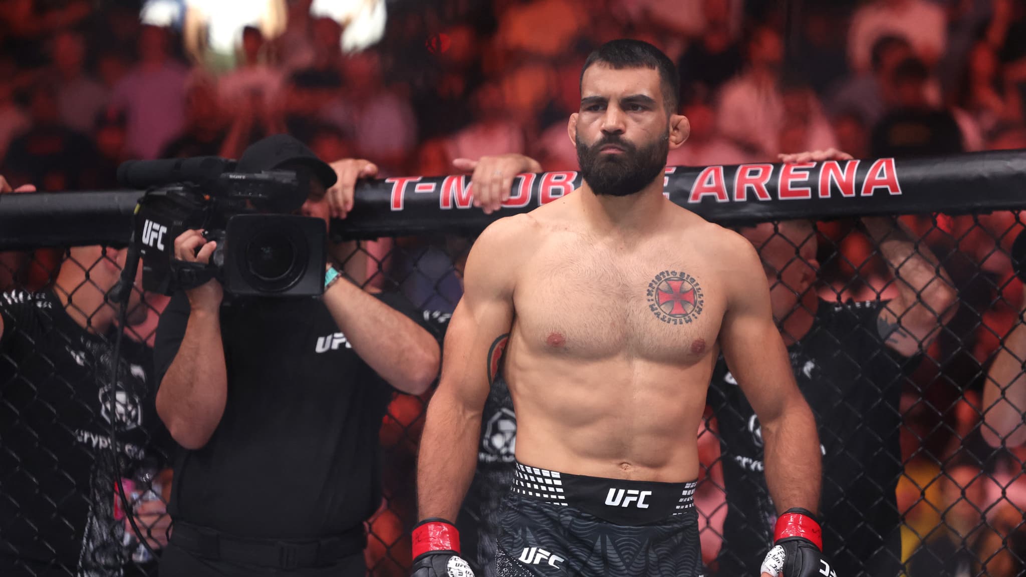 https://images.bfmtv.com/-gc01ebbuCe-z4yt4m9KRp-7GM4=/0x0:2048x1152/images/Le-combattant-francais-Benoit-Saint-Denis-a-l-UFC-329-a-Las-Vegas-le-11-juillet-2026-2319384.jpg