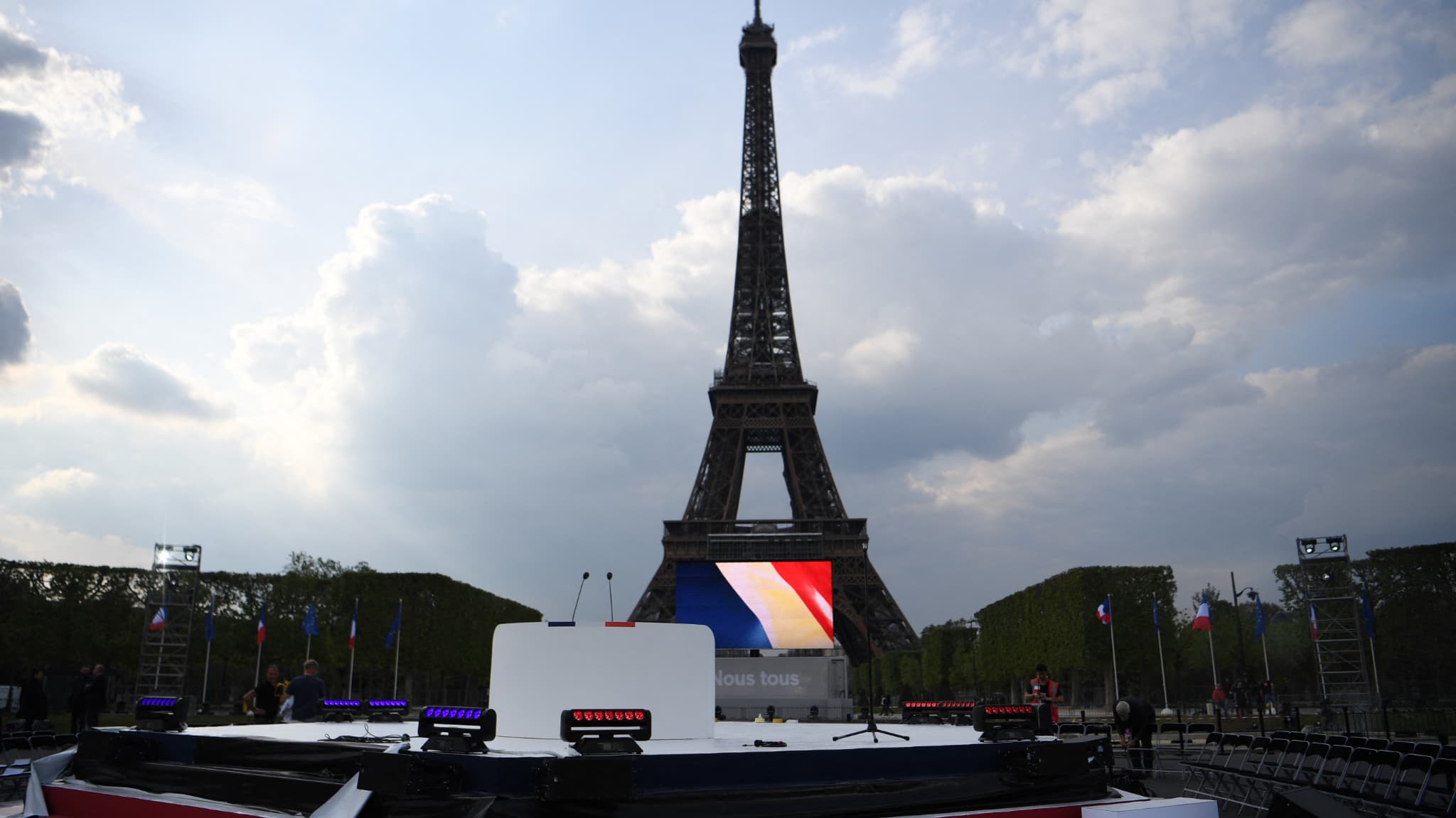 Le Champ-de-Mars, où les soutiens d'Emmanuel Macron se réunissent Le Champ-de-Mars, où les soutiens d'Emmanuel Macron se réunissent