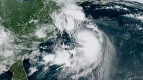 La tempête Henri s'est transformée samedi en ouragan de catégorie 1 et se dirige vers le Nord-Est des Etats-Unis