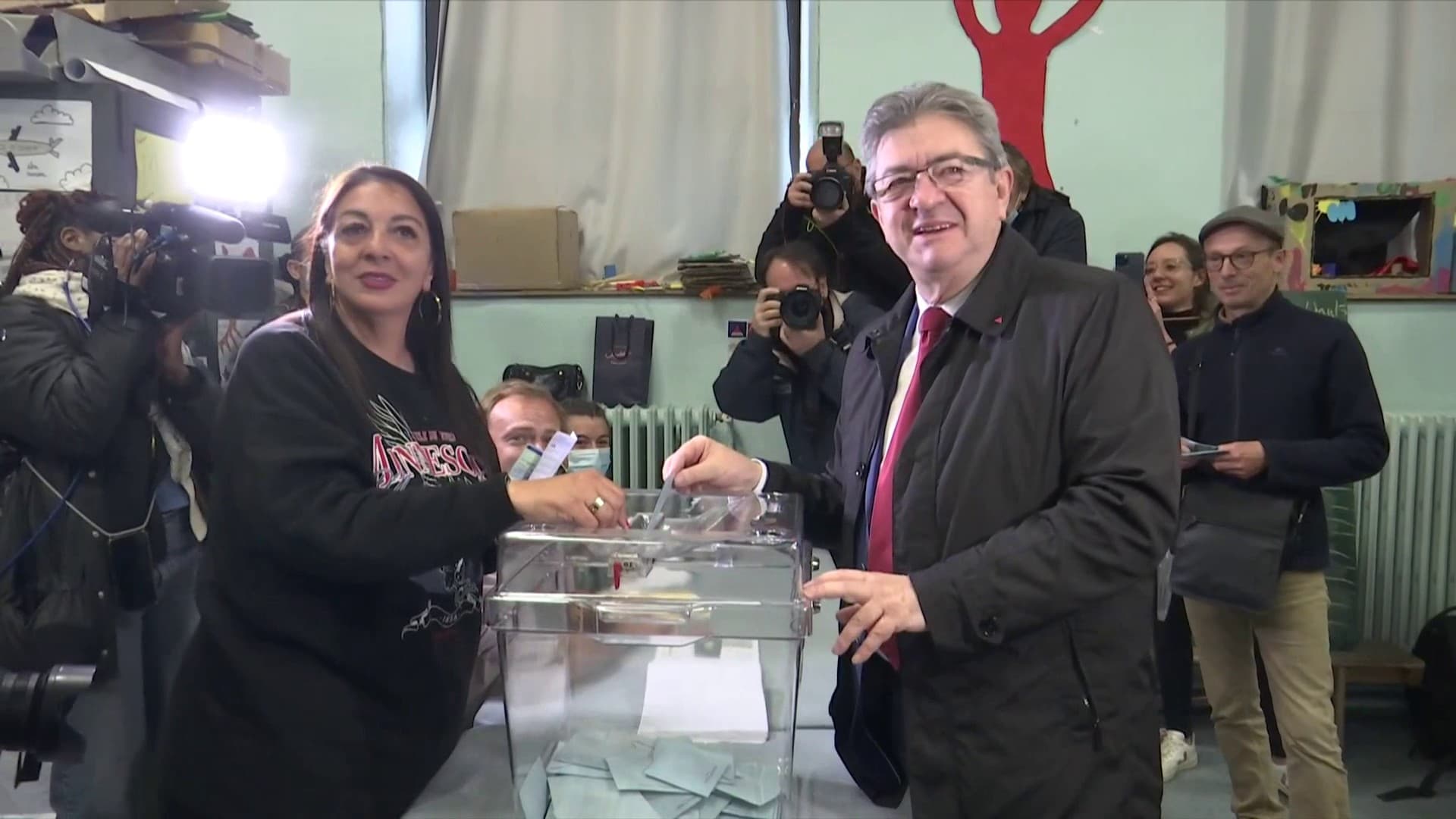 Jean-Luc Mélenchon vote pour le second tour de la présidentielle, le 24 avril 2022 Jean-Luc Mélenchon vote pour le second tour de la présidentielle, le 24 avril 2022