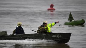 Les secours recherchent des rescapés du naufrage d'un bateau de tourisme sur le Danube jeudi 30 mai à Budapest.
