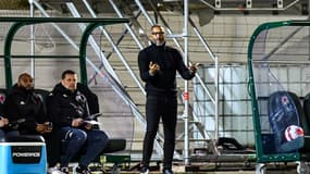 Habib Beye, entraineur du Red Star, au stade Bauer, en mars 2022