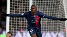 L'ailier du PSG Ousmane Dembélé a inscrit son premier but avec Paris face à Monaco 