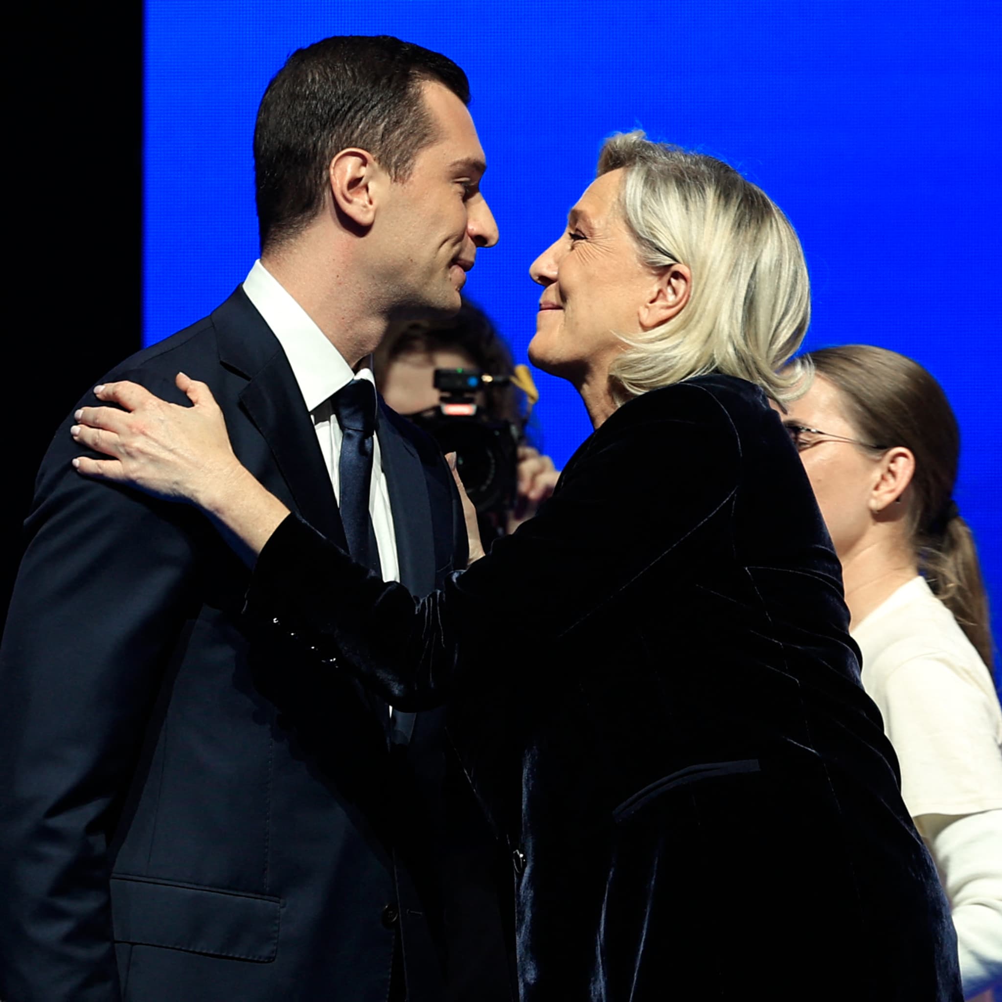 Une atteinte à la démocratie": le soutien de l'extrême droite à Marine Le  Pen après les réquisitions contre elle