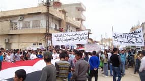 Manifestation à Kamichli dans le Nord-Est kurde de la Syrie, après la prière du vendredi. Vingt-sept manifestants syriens ont été tués par les forces de l'ordre vendredi, décrété "jour du défi" contre le régime du président Bachar al Assad, selon les dern