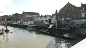 Des travaux dans le canal de Saint-Omer (Pas-de-Calais), le 1er novembre 2024.