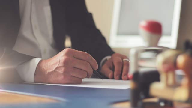 Chez les hommes, ce sont les ingénieurs qui sont les plus nombreux à avoir des aventures, suivi par les cadres financiers et enfin les banquiers.