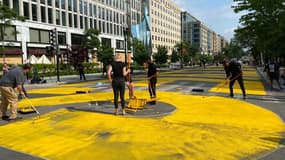 Un immense slogan "Black lives matter" peint sur la chaussée vers la Maison Blanche à Washington, le 5 juin 2020