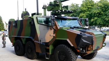 Le Griffon est un véhicule blindé 6x6 équipé d'un tourelleau.