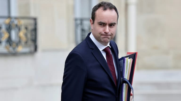 Le ministre français des Armées Sébastien Lecornu à la sortie de l'Elysée, le 6 mars 2024 à Paris