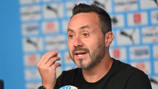 Roberto De Zerbi pendant une conférence de presse de l'OM en septembre 2025
