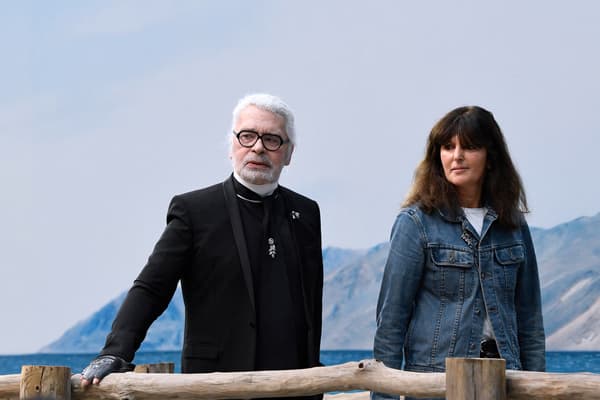 Karl Lagerfeld et Virginie Viard lors du défilé prêt-à-porter printemps-été 2019 de Chanel à Paris, le 2 octobre 2018